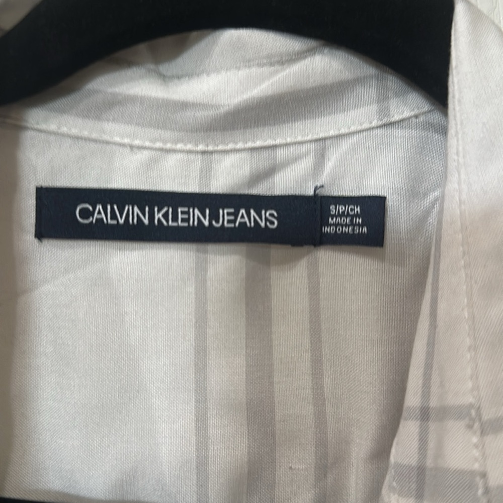 Calvin Klein jeans size small short sleeve button-down plaid top NWOT - Picture 2 of 4